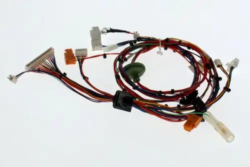 Kabelfstrang von Bosch mit mehreren bunten Kabeln und Steckverbindungen, die zur elektrischen Verkabelung verwendet werden.